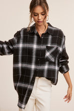 Load image into Gallery viewer, Comfy Flannel (Black)