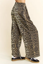 Load image into Gallery viewer, Leopard Printed Straight Pants